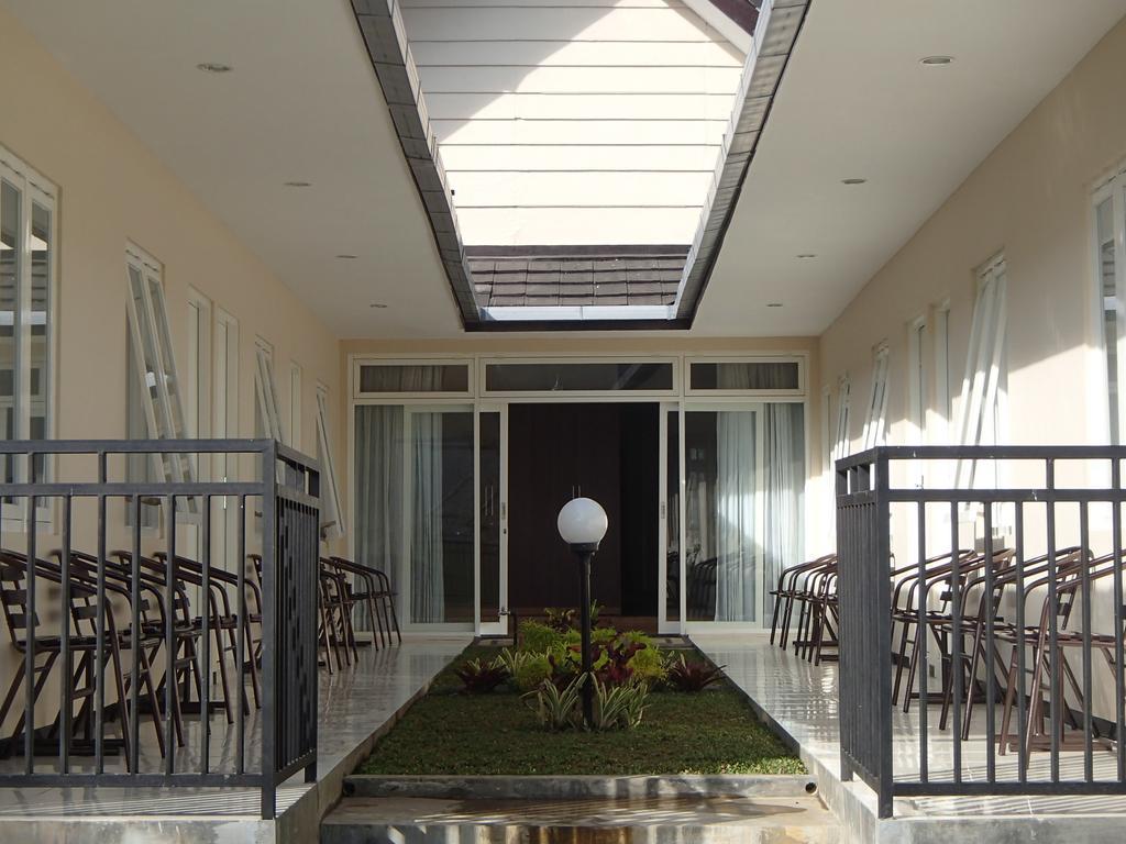 Shakila Guest House Malang Exterior foto